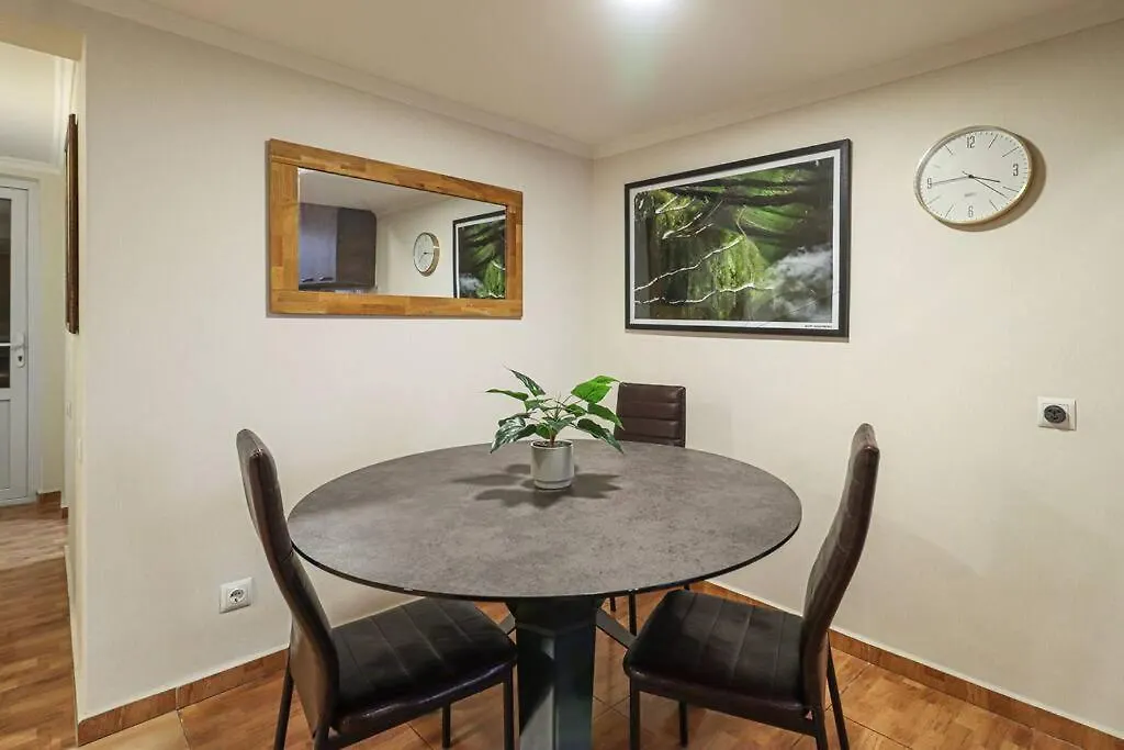 Cosy Central 2-Br Apartment-By Wehost Tbilisi Georgia