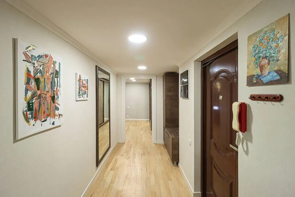 Cosy Central 2-Br Apartment-By Wehost Tbilisi Apartment