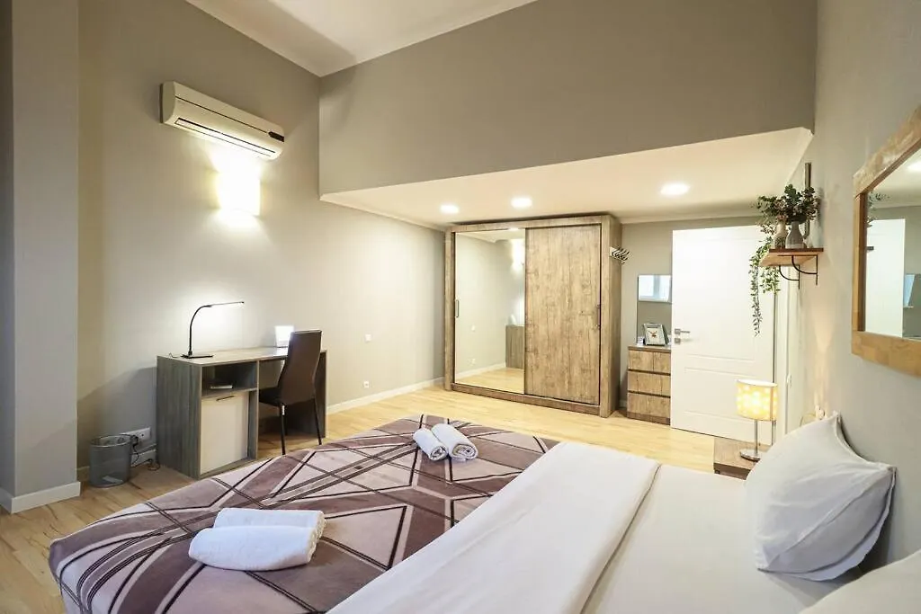 Cosy Central 2-Br Apartment-By Wehost Tbilisi 0*,