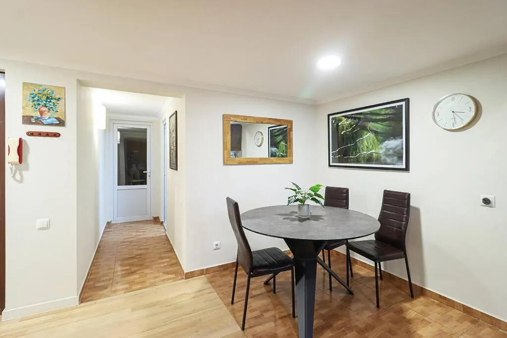 Cosy Central 2-Br Apartment-By Wehost Tbilisi