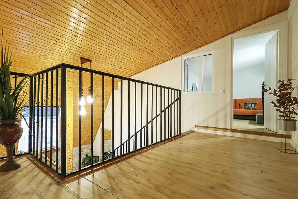 Cosy Central 2-Br Apartment-By Wehost Tbilisi Apartment