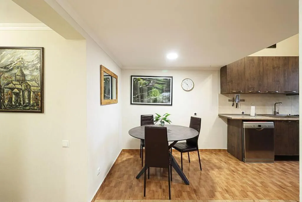 Cosy Central 2-Br Apartment-By Wehost Tbilisi