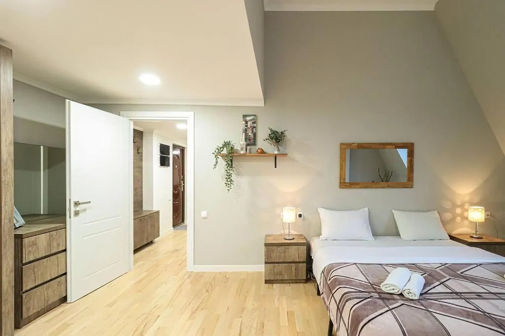 Cosy Central 2-Br Apartment-By Wehost Tbilisi Georgia